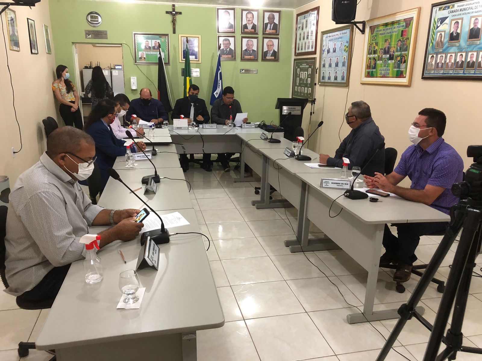 Em sessão, câmara de Parari aprova projetos, concede títulos e vereadores realizam solicitações